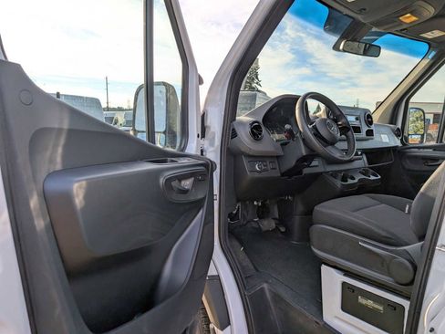 Used 2025 Mercedes-Benz Sprinter 2500 image 22