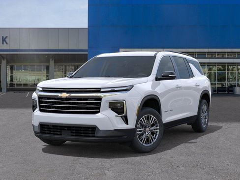 New 2026 Chevrolet Traverse LT w/ Driver Confidence Package FWD image 6