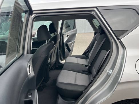Used 2025 Kia Soul LX w/ LX Technology Package FWD image 23