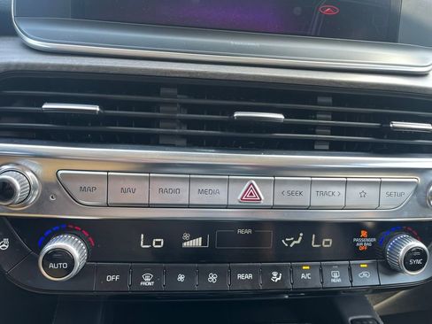 Used 2022 Kia Telluride EX w/ EX Premium Package image 17