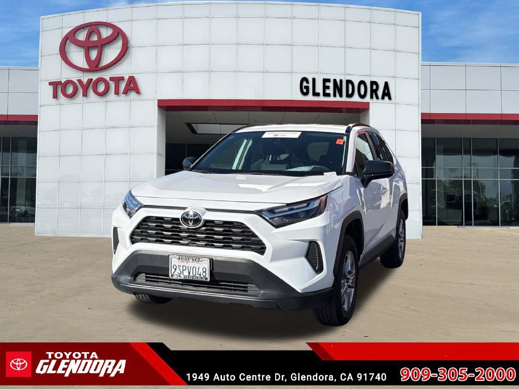 Used 2025 Toyota RAV4 LE AWD/4WD image 4