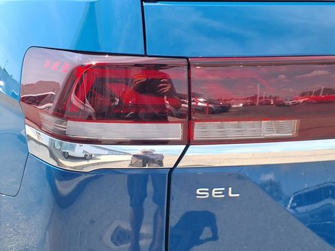 Certified 2025 Volkswagen Atlas SEL Premium R-Line image 27