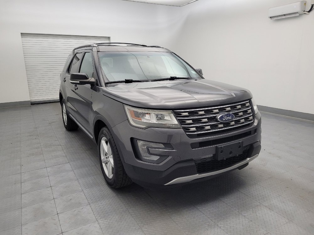 Used 2017 Ford Explorer XLT w/ Equipment Group 202A AWD/4WD image 13
