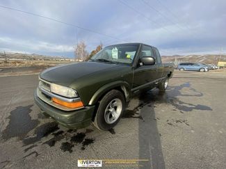 Used 2001 Chevrolet S10 Pickup LS w/ Preferred Equipment Group video 1