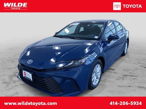 Certified 2025 Toyota Camry LE image 1