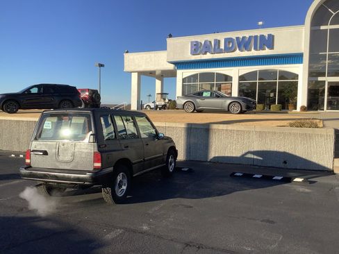 Used 1996 Geo Tracker 4WD 4-Door image 7