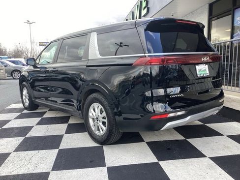 Used 2023 Kia Carnival LX image 4