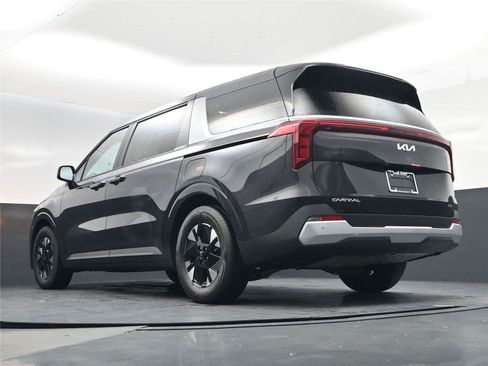 New 2026 Kia Carnival LXS image 24