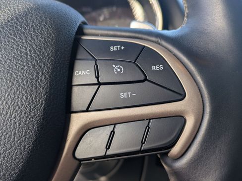 Used 2017 Jeep Grand Cherokee Limited w/ Luxury Group II image 15