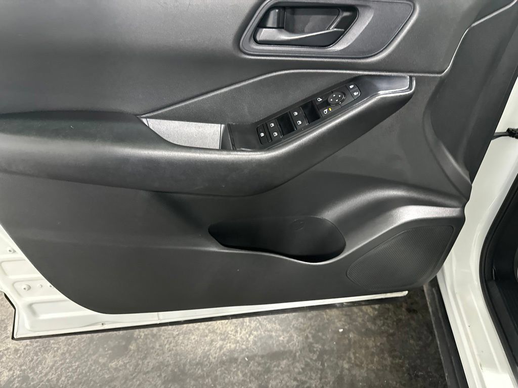 Used 2024 Nissan Rogue S AWD/4WD image 14