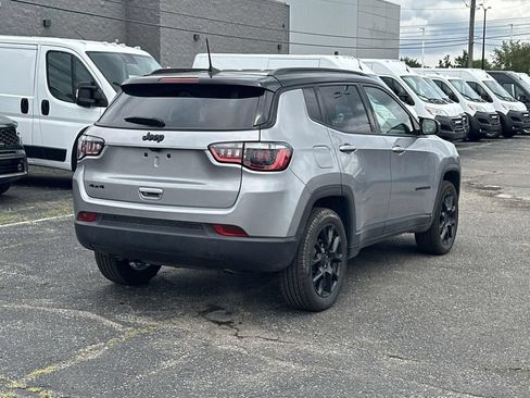 Used 2023 Jeep Compass Latitude AWD/4WD image 4