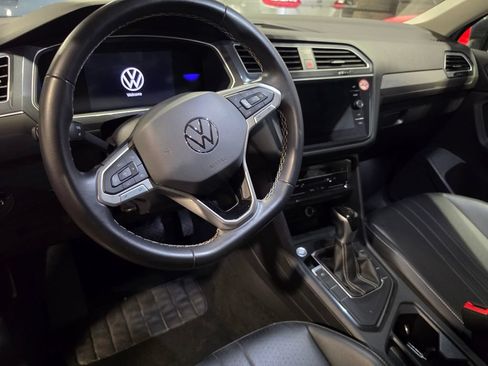 Used 2024 Volkswagen Tiguan SE FWD image 4