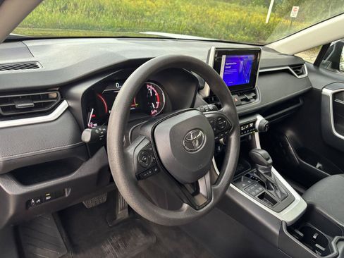 Used 2025 Toyota RAV4 XLE AWD/4WD image 14