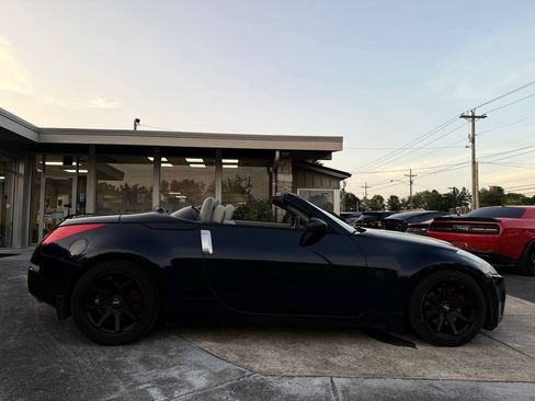 Used 2007 Nissan 350Z Touring RWD image 9
