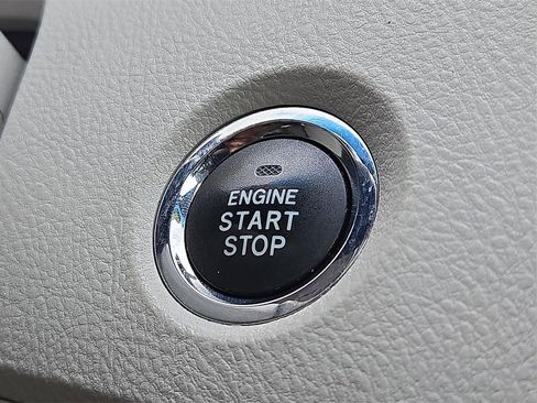 Used 2011 Toyota Avalon Limited image 26