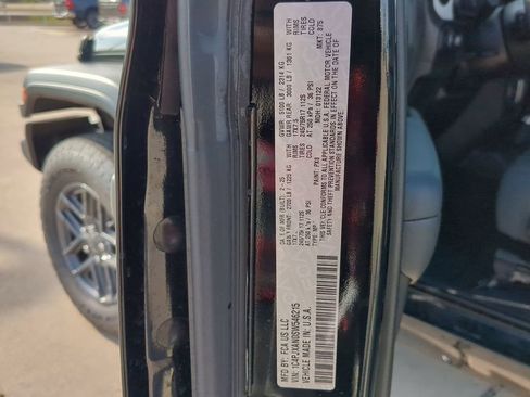 Used 2025 Jeep Wrangler Sport image 32