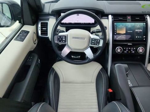 Used 2024 Land Rover Discovery Metropolitan Edition AWD/4WD image 42