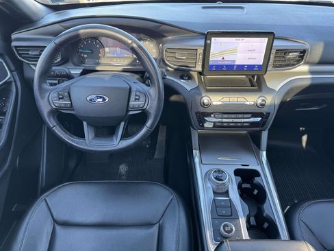 Used 2020 Ford Explorer XLT w/ Equipment Group 202A image 12