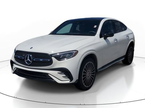 Used 2025 Mercedes-Benz GLC 300 4MATIC image 2