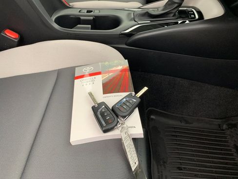 Used 2023 Toyota Corolla LE image 9