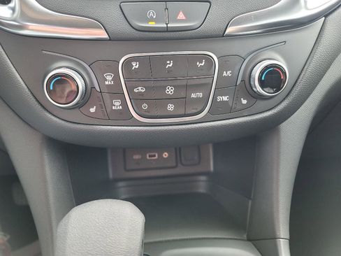 Used 2024 Chevrolet Equinox LT FWD image 29