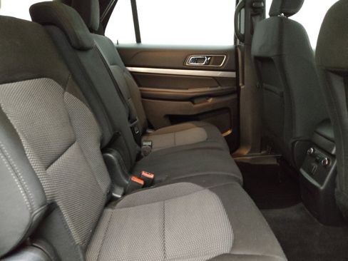 Used 2018 Ford Explorer XLT FWD image 19