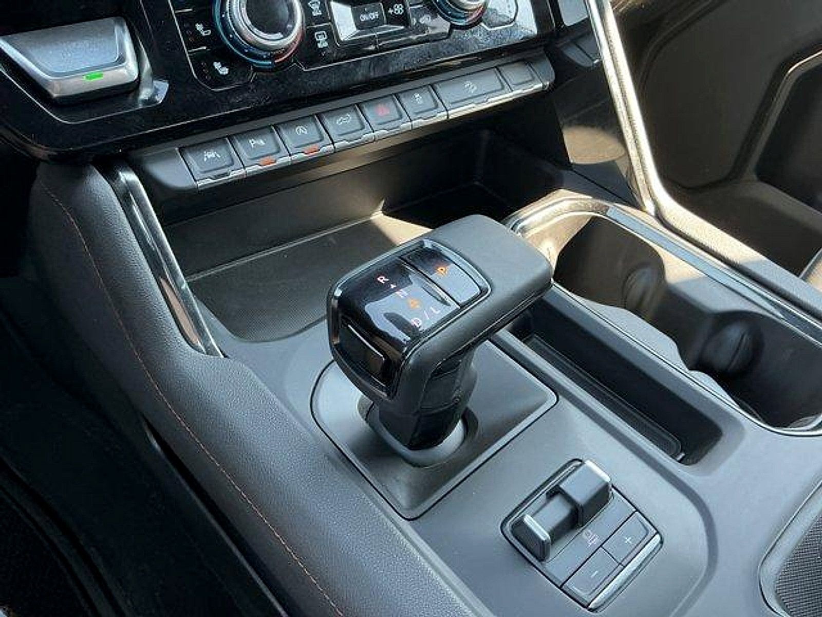 Used 2024 GMC Sierra 1500 AT4 w/ Technology Package AWD/4WD image 17