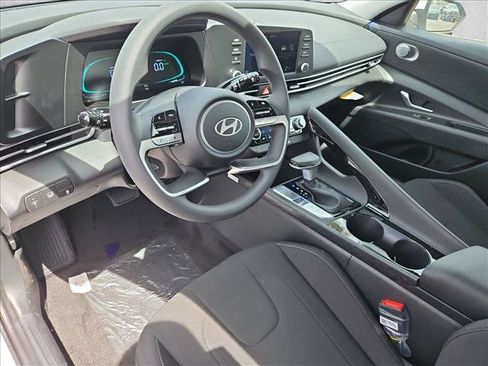 New 2026 Hyundai Elantra Hybrid FWD image 3