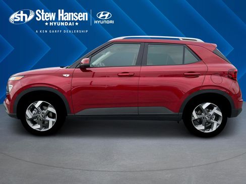 New 2025 Hyundai Venue SEL image 3