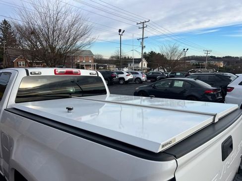 Used 2022 Chevrolet Colorado LT w/ Fleet Safety Package image 18