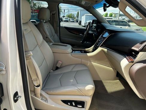 Used 2015 Cadillac Escalade ESV Luxury image 9