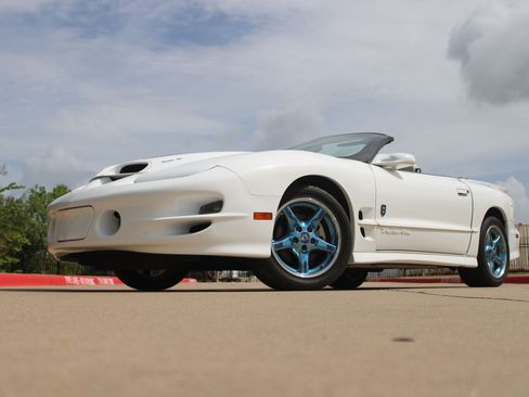 Used 1999 Pontiac Firebird Trans Am RWD image 4