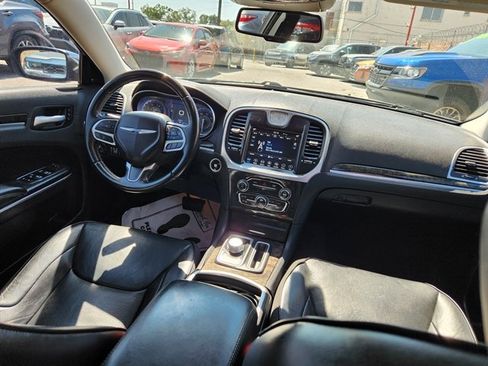 Used 2018 Chrysler 300 Limited AWD/4WD image 5