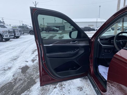 Used 2023 Jeep Grand Cherokee L Limited image 10