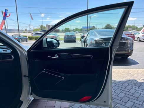 Used 2017 Kia Cadenza Premium FWD image 53