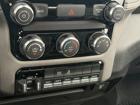 New 2026 RAM 2500 Tradesman w/ Chrome Appearance Group AWD/4WD image 20