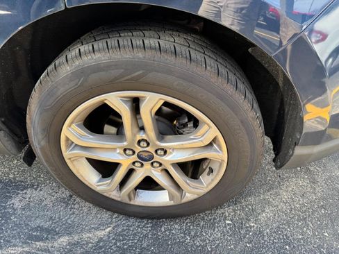 Used 2017 Ford Edge Titanium w/ Equipment Group 301A image 5