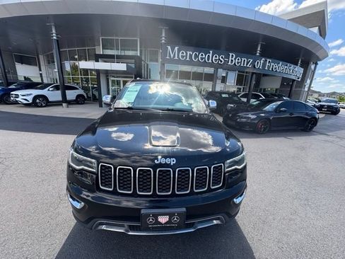Used 2017 Jeep Grand Cherokee Limited w/ Luxury Group II AWD/4WD image 2