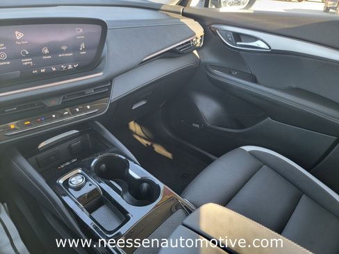 Used 2025 Buick Envision Sport Touring image 25