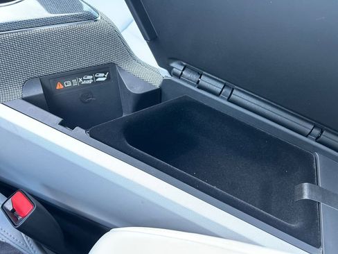 New 2026 Cadillac Optiq Luxury 1 image 36