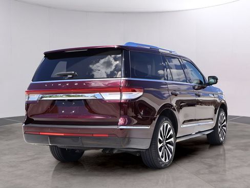 Used 2024 Lincoln Navigator Reserve AWD/4WD image 7