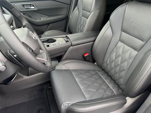 New 2026 Nissan Rogue Platinum AWD/4WD image 11