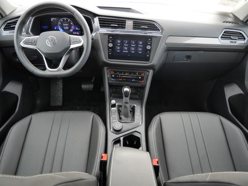 Certified 2022 Volkswagen Tiguan SE image 10