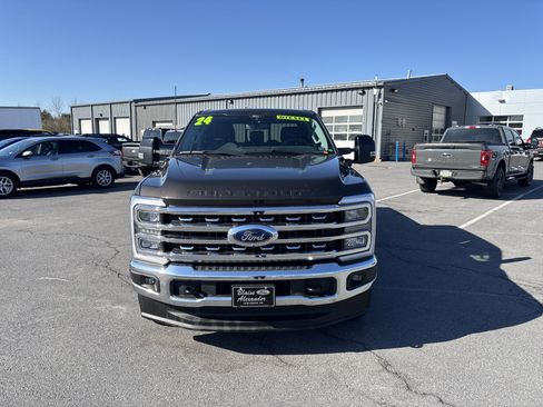 Used 2024 Ford F350 Lariat w/ Camper Package image 9