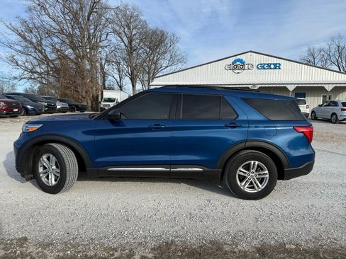 Used 2023 Ford Explorer XLT w/ Equipment Group 202A image 2