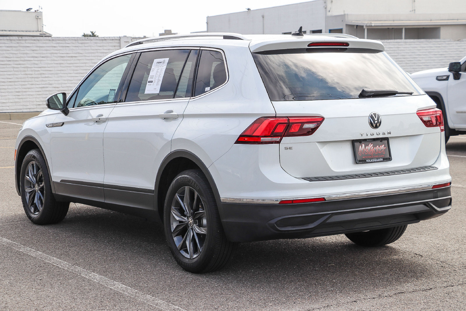 Used 2023 Volkswagen Tiguan SE FWD image 8