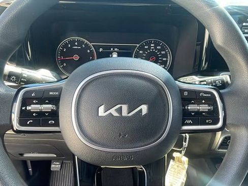 Used 2023 Kia Sorento LX FWD image 21