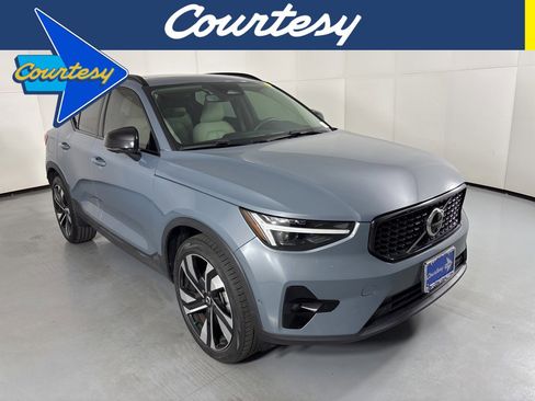 Used 2023 Volvo XC40 B4 Ultimate w/ Protection Package Premier image 1
