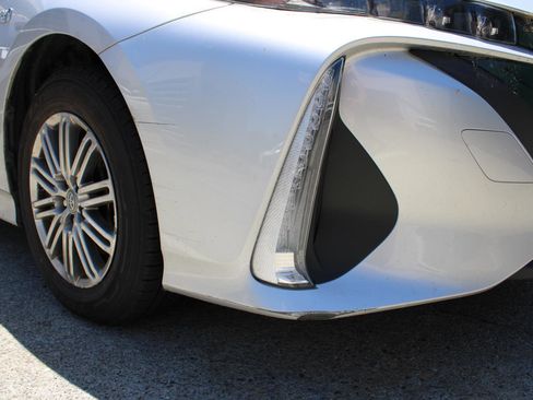 Used 2020 Toyota Prius Prime XLE FWD image 19