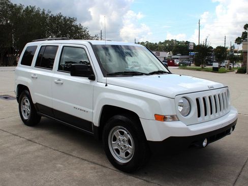 Used 2017 Jeep Patriot Sport w/ Power Value Group FWD image 2